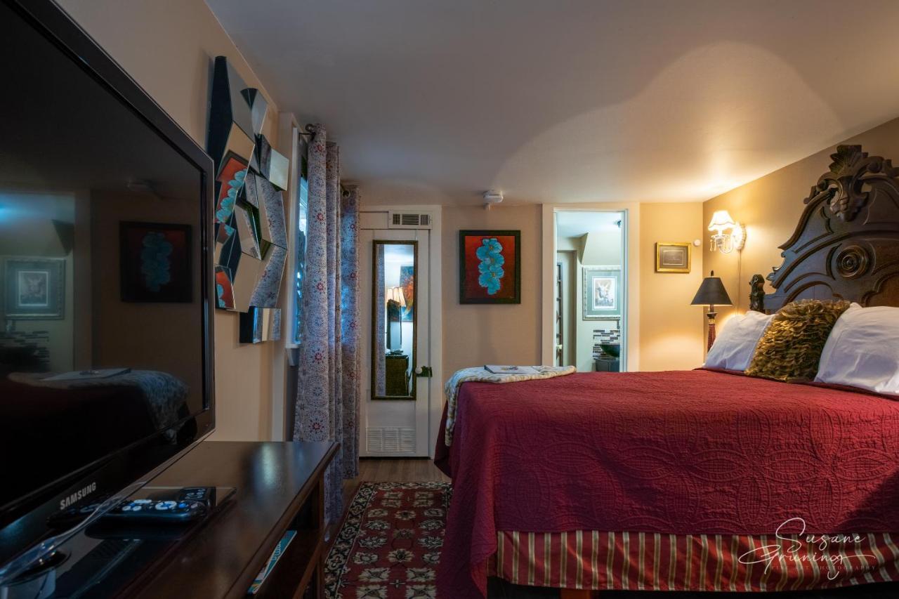 เรด บัด แมเนอร์ - เบด แอนด์ เบรคฟาสต์ Bed & Breakfast ยูเรกาสปริงส์ ภายนอก รูปภาพ