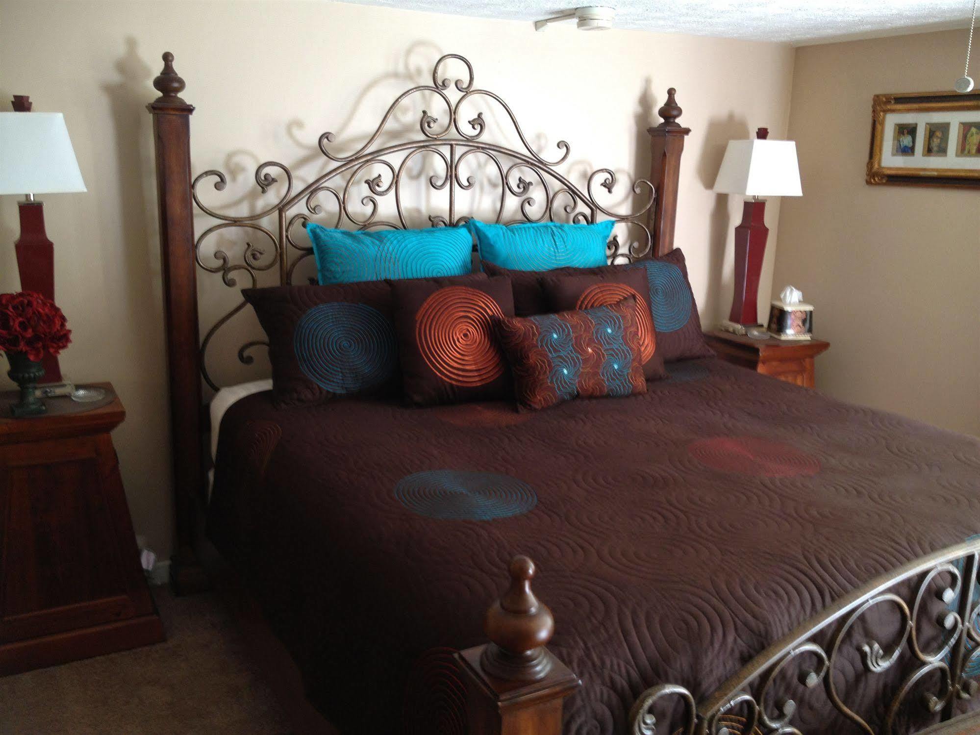 เรด บัด แมเนอร์ - เบด แอนด์ เบรคฟาสต์ Bed & Breakfast ยูเรกาสปริงส์ ภายนอก รูปภาพ