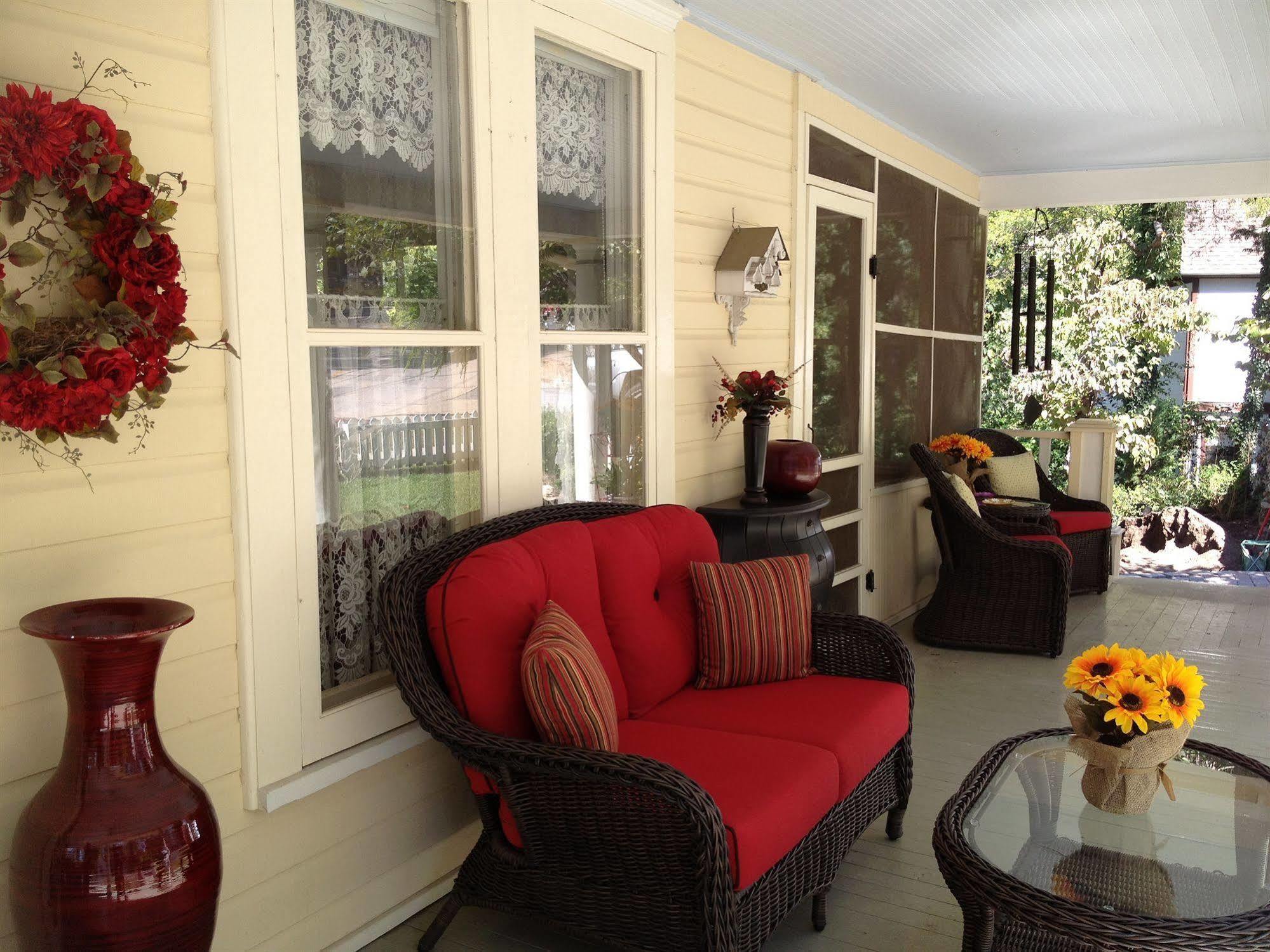 เรด บัด แมเนอร์ - เบด แอนด์ เบรคฟาสต์ Bed & Breakfast ยูเรกาสปริงส์ ภายนอก รูปภาพ